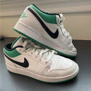 Nike Air Jordan 1 Low (7Y) (8-8.5W)